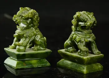 Zriedkavé pár Čína prírodné green jade ručne vyrezávané sochy fo pes, lev